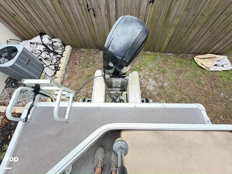 Slide: The Image of Sun Tracker 22 DLX Party Barge 2016 - 16283761