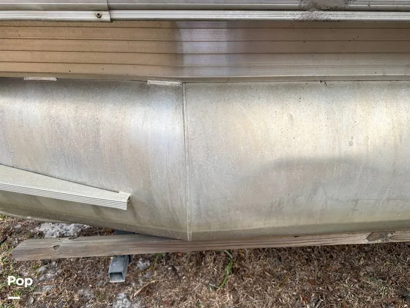 Slide: The Image of Sun Tracker 22 DLX Party Barge 2016 - 16283766