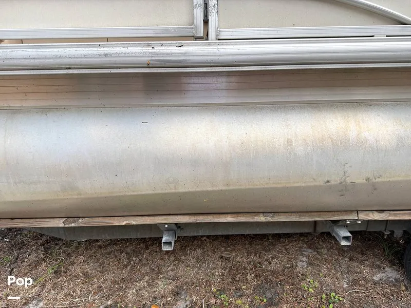 Slide: The Image of Sun Tracker 22 DLX Party Barge 2016 - 16283768