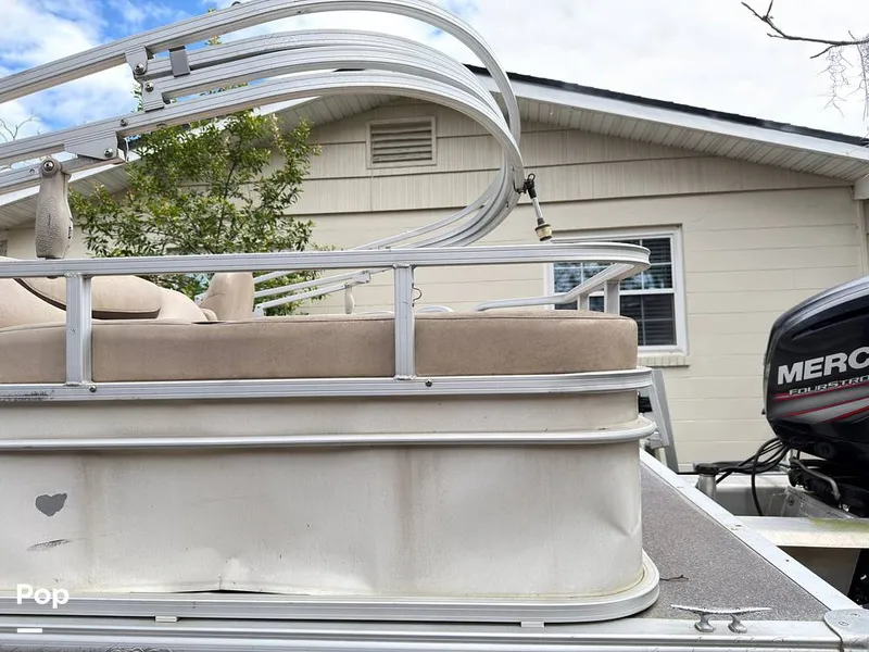 Slide: The Image of Sun Tracker 22 DLX Party Barge 2016 - 16283772