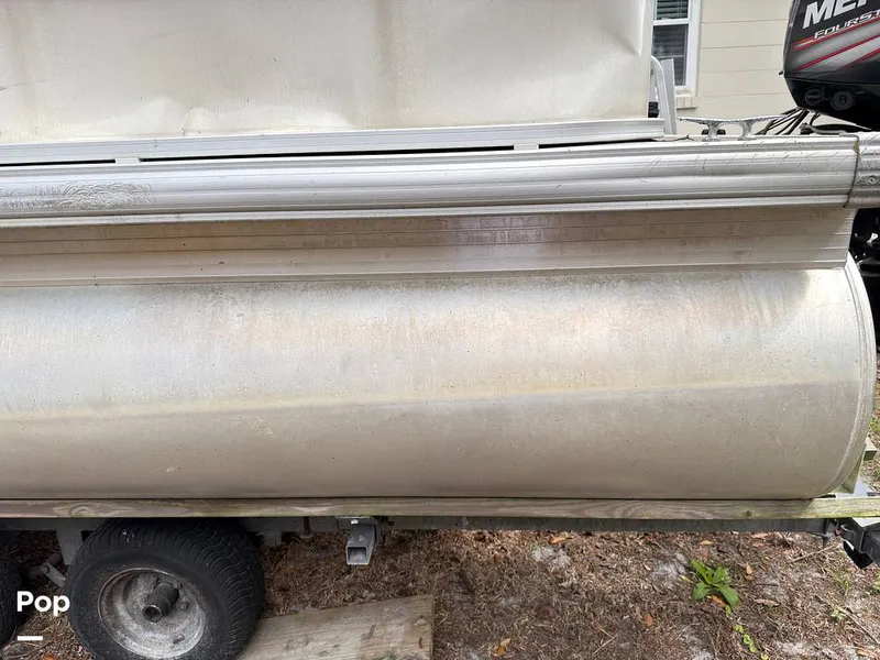 Slide: The Image of Sun Tracker 22 DLX Party Barge 2016 - 16283773