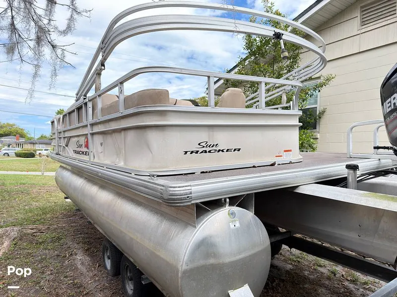 Slide: The Image of Sun Tracker 22 DLX Party Barge 2016 - 16283774