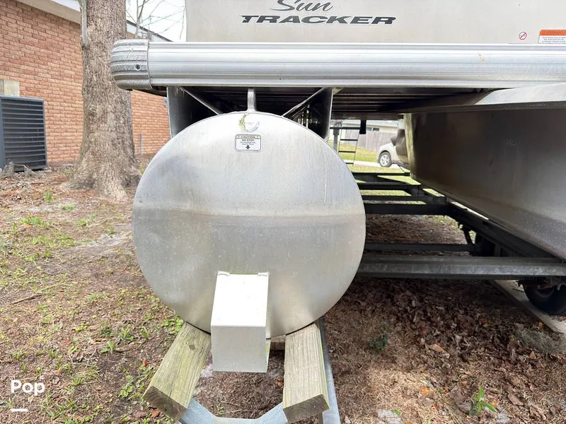 Slide: The Image of Sun Tracker 22 DLX Party Barge 2016 - 16283776