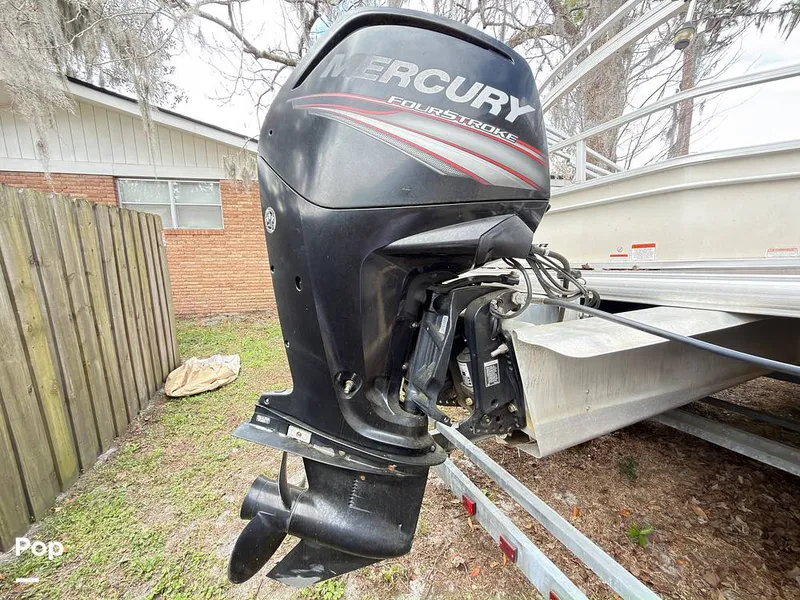 Slide: The Image of Sun Tracker 22 DLX Party Barge 2016 - 16283742