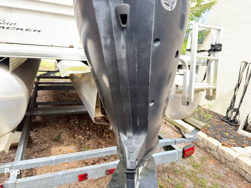 Slide: The Image of Sun Tracker 22 DLX Party Barge 2016 - 16283782