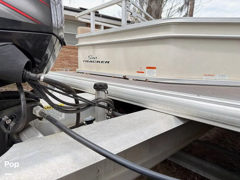 Slide: The Image of Sun Tracker 22 DLX Party Barge 2016 - 16283788