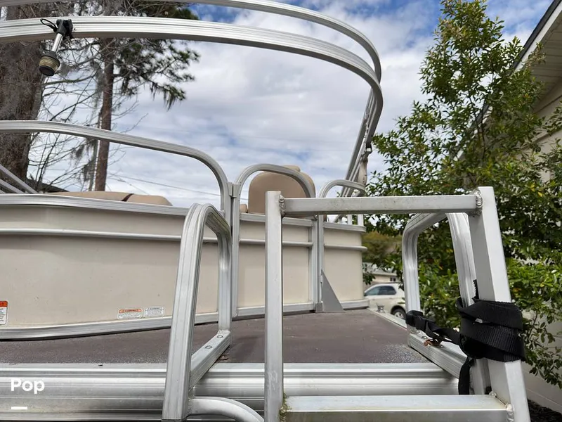 Slide: The Image of Sun Tracker 22 DLX Party Barge 2016 - 16283789