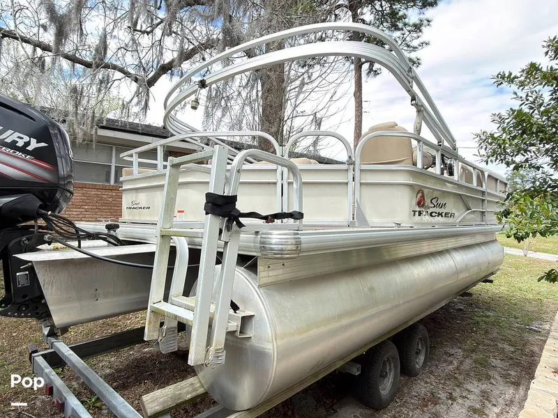 Slide: The Image of Sun Tracker 22 DLX Party Barge 2016 - 16283791