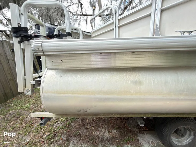 Slide: The Image of Sun Tracker 22 DLX Party Barge 2016 - 16283793