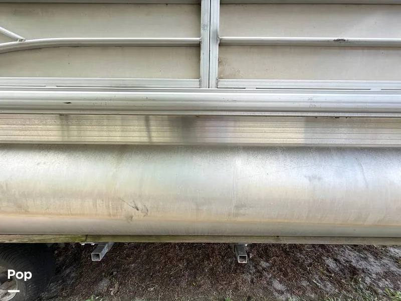 Slide: The Image of Sun Tracker 22 DLX Party Barge 2016 - 16283798