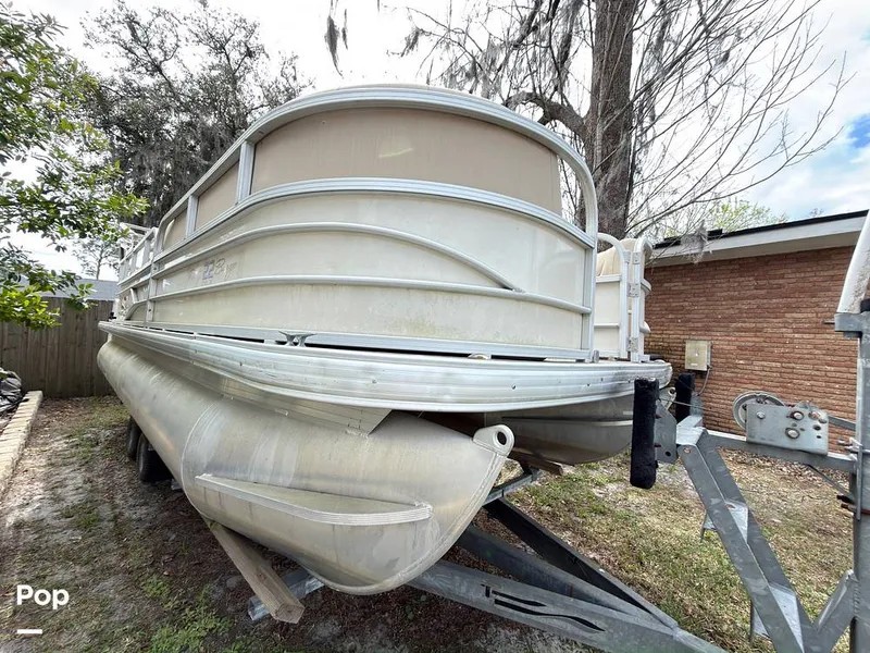 Slide: The Image of Sun Tracker 22 DLX Party Barge 2016 - 16283801