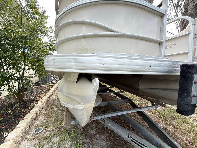 Slide: The Image of Sun Tracker 22 DLX Party Barge 2016 - 16283803