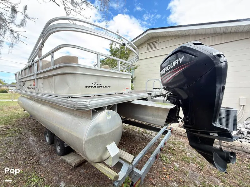 Slide: The Image of Sun Tracker 22 DLX Party Barge 2016 - 16283745