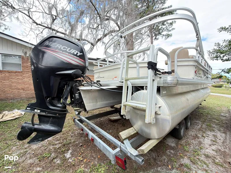 Slide: The Image of Sun Tracker 22 DLX Party Barge 2016 - 16283746