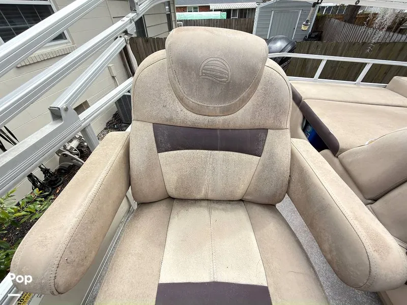 Slide: The Image of Sun Tracker 22 DLX Party Barge 2016 - 16283823