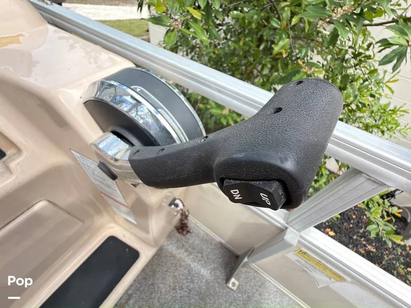 Slide: The Image of Sun Tracker 22 DLX Party Barge 2016 - 16283830