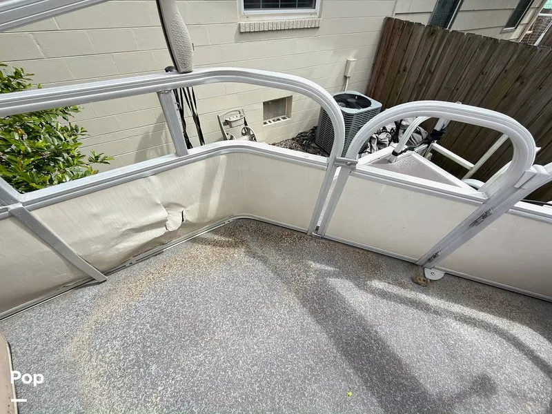 Slide: The Image of Sun Tracker 22 DLX Party Barge 2016 - 16283833