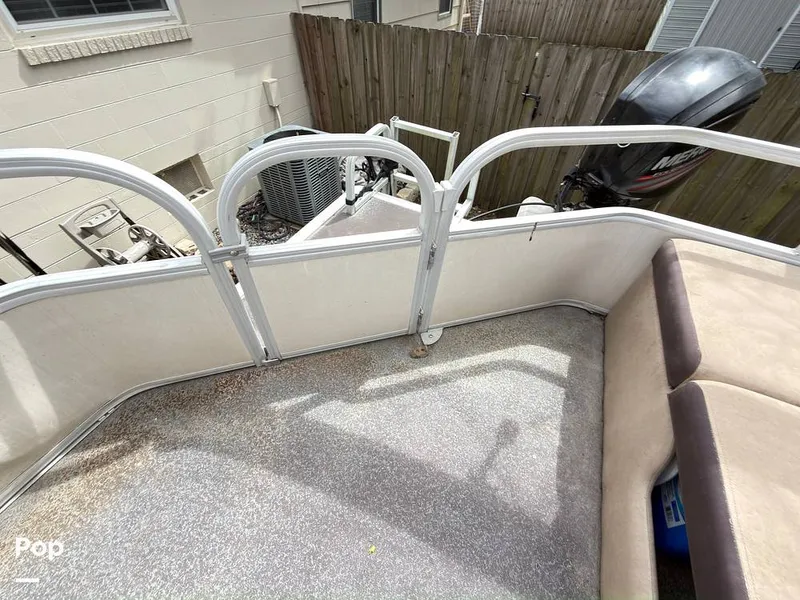 Slide: The Image of Sun Tracker 22 DLX Party Barge 2016 - 16283834