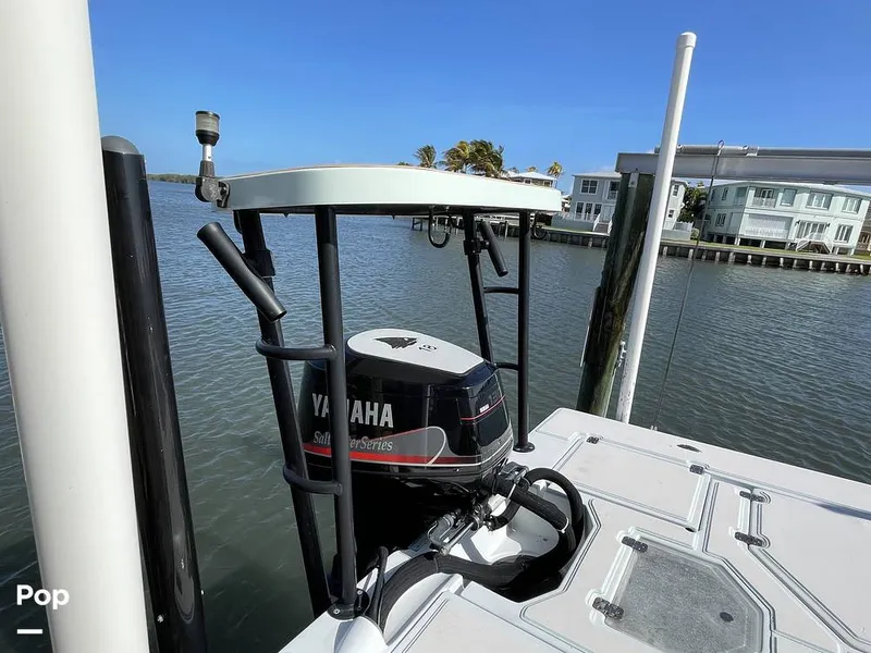 Slide: The Image of Power Pole With Remote - 16264251