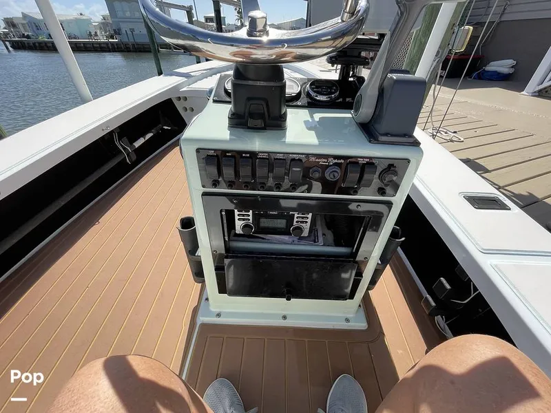 Slide: The Image of Center Console W/storage - 16264289