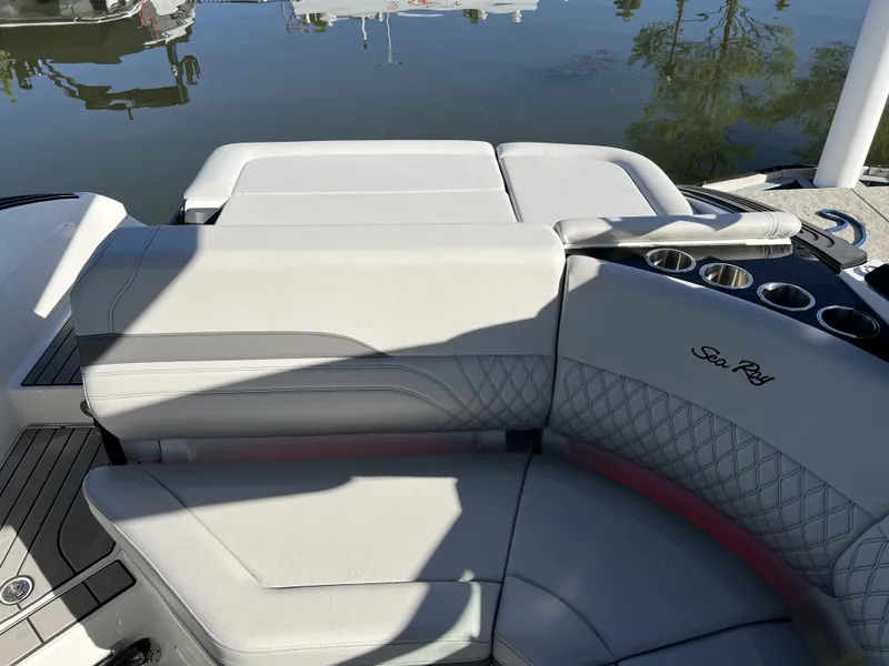 Slide: The Image of Sea Ray SLX 260 Surf 2024 - 13
