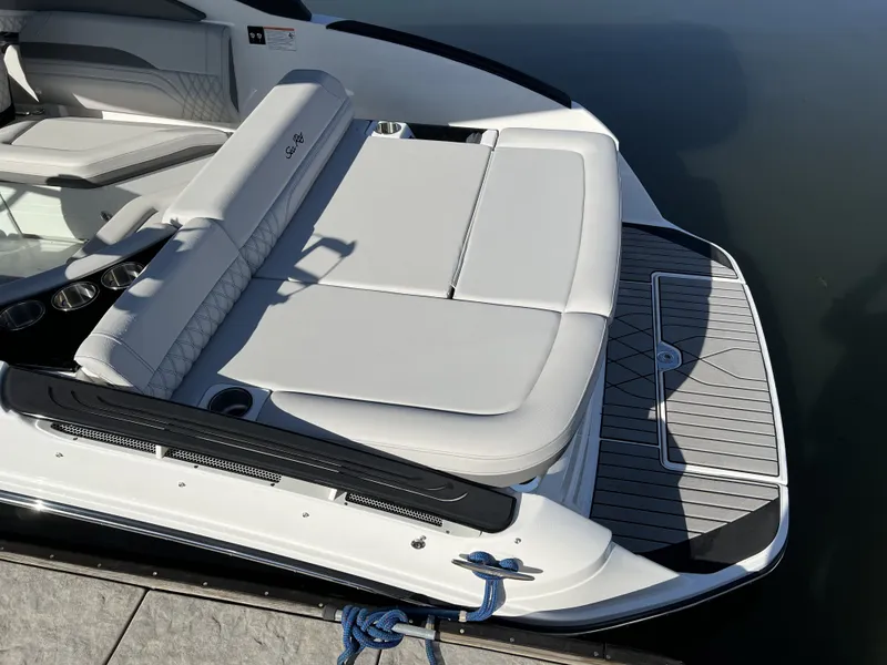 Slide: The Image of Sea Ray SLX 260 Surf 2024 - 17