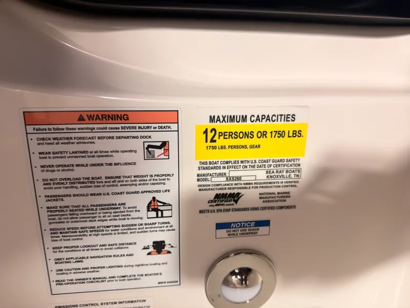 Slide: The Image of Sea Ray SLX 260 Surf 2024 - 39