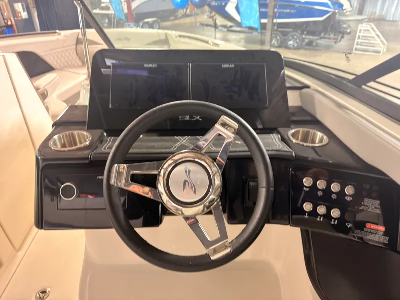 Slide: The Image of Sea Ray SLX 260 Surf 2024 - 34