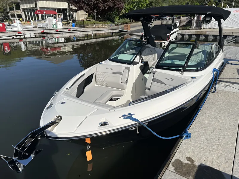 Slide: The Image of Sea Ray SLX 260 Surf 2024 - 4