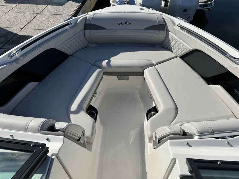 Slide: The Image of Sea Ray SLX 260 Surf 2024 - 5