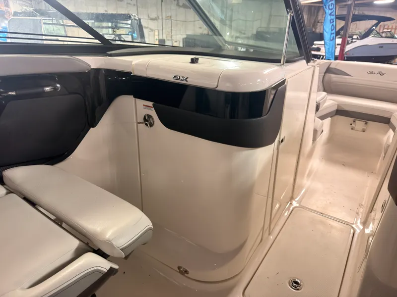 Slide: The Image of Sea Ray SLX 260 Surf 2024 - 28