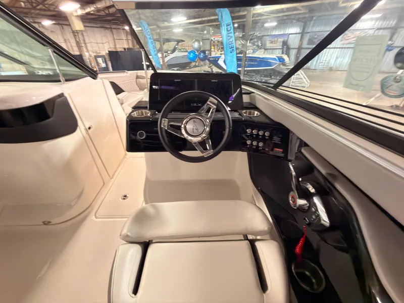 Slide: The Image of Sea Ray SLX 260 Surf 2024 - 33