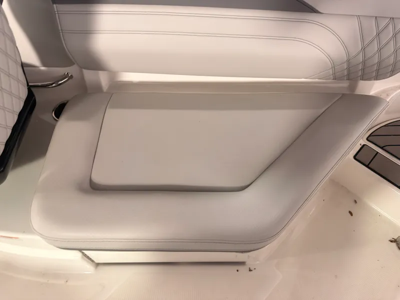 Slide: The Image of Sea Ray SLX 260 Surf 2024 - 23