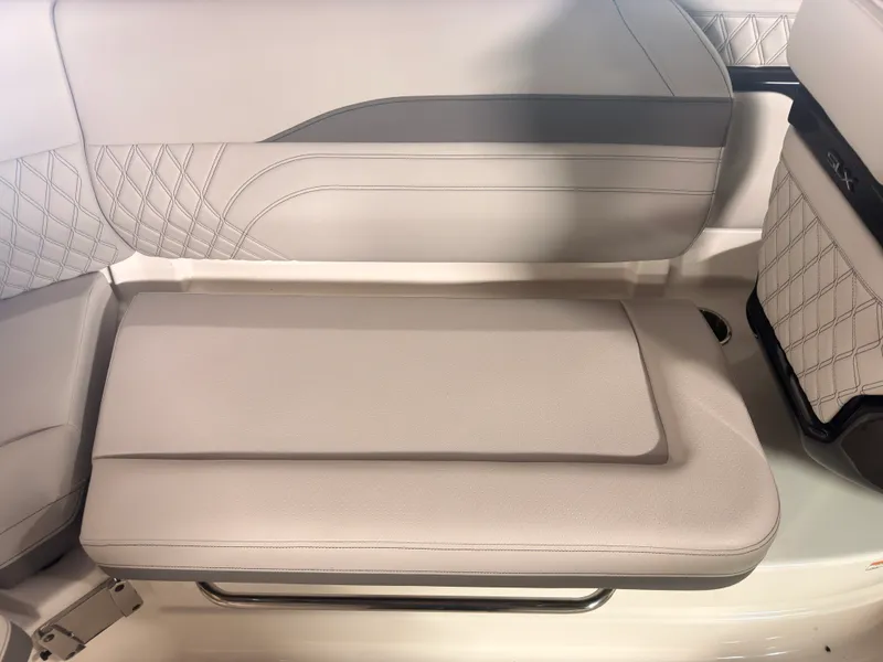 Slide: The Image of Sea Ray SLX 260 Surf 2024 - 20