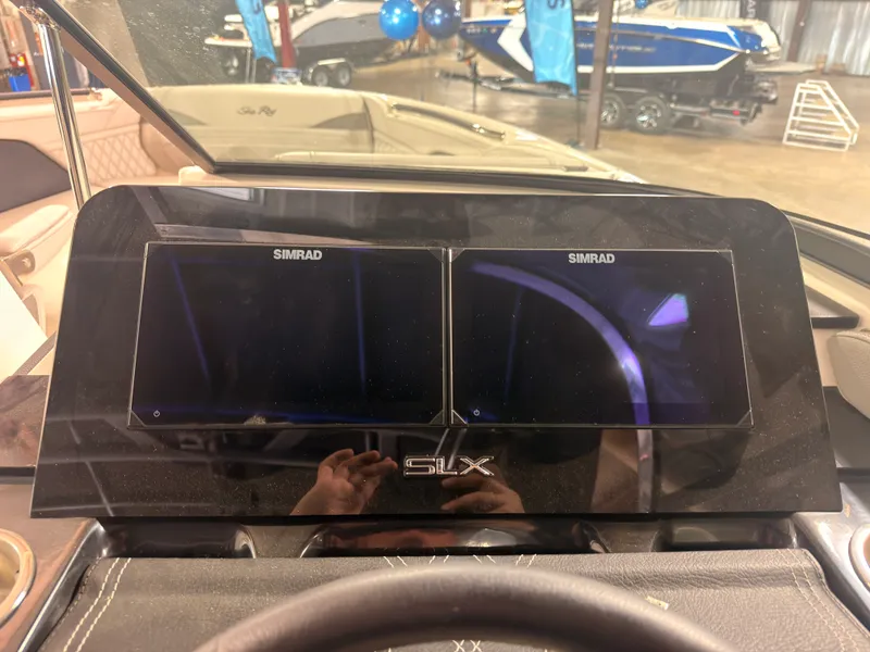 Slide: The Image of Sea Ray SLX 260 Surf 2024 - 36