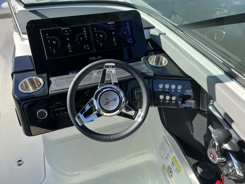Slide: The Image of Sea Ray SLX 260 Surf 2024 - 9