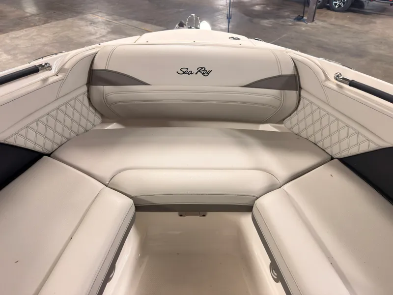 Slide: The Image of Sea Ray SLX 260 Surf 2024 - 46