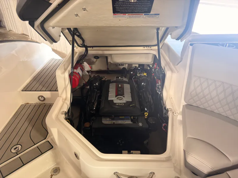Slide: The Image of Sea Ray SLX 260 Surf 2024 - 17