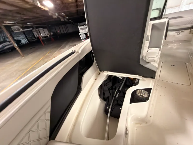 Slide: The Image of Sea Ray SLX 260 Surf 2024 - 49