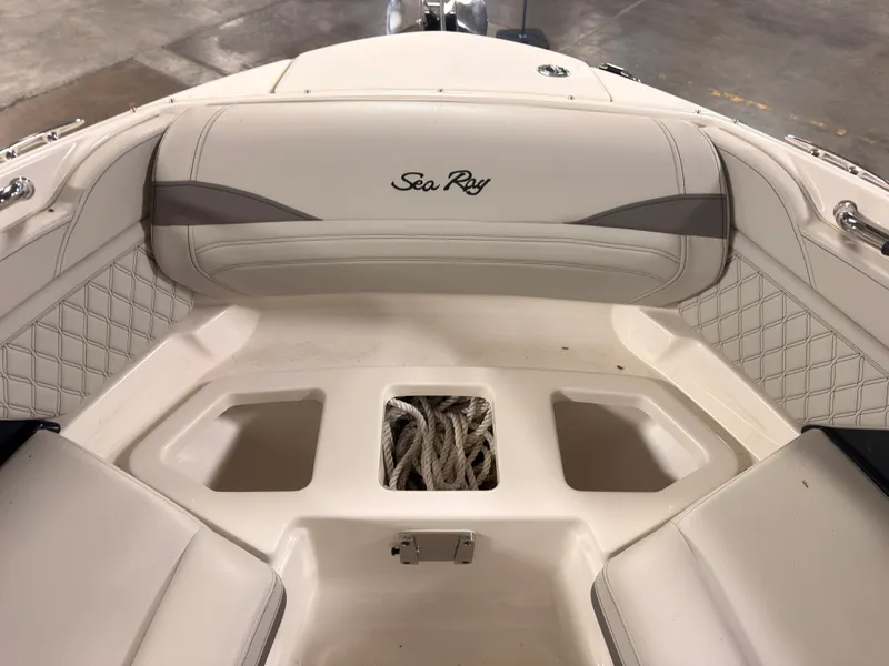 Slide: The Image of Sea Ray SLX 260 Surf 2024 - 47