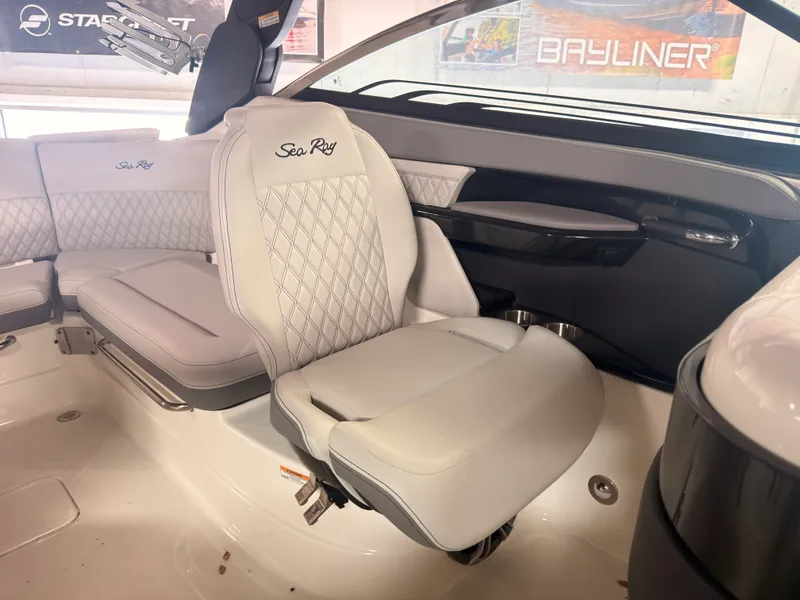 Slide: The Image of Sea Ray SLX 260 Surf 2024 - 27
