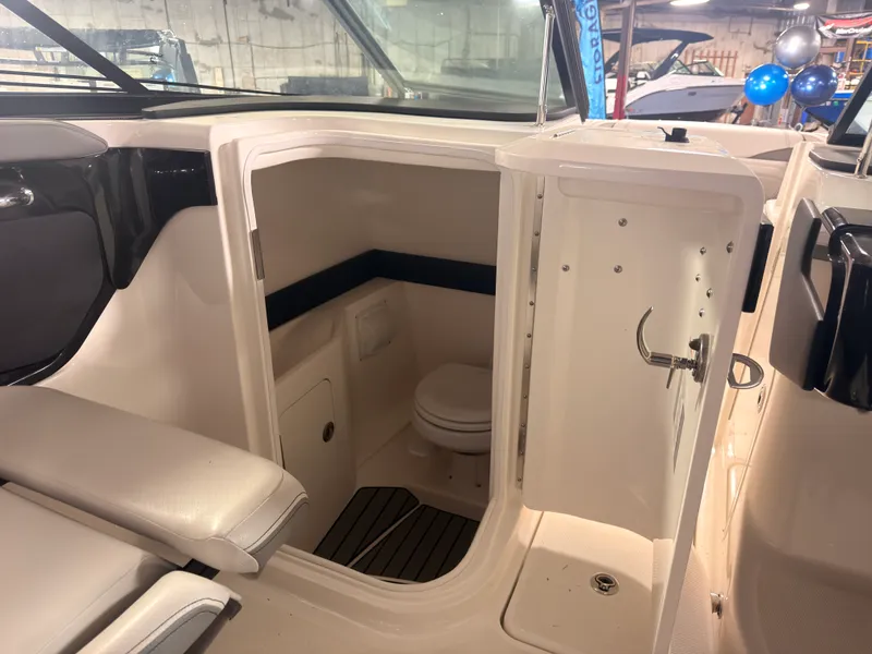 Slide: The Image of Sea Ray SLX 260 Surf 2024 - 29