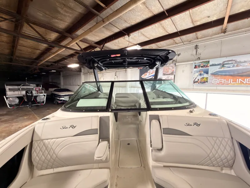 Slide: The Image of Sea Ray SLX 260 Surf 2024 - 52
