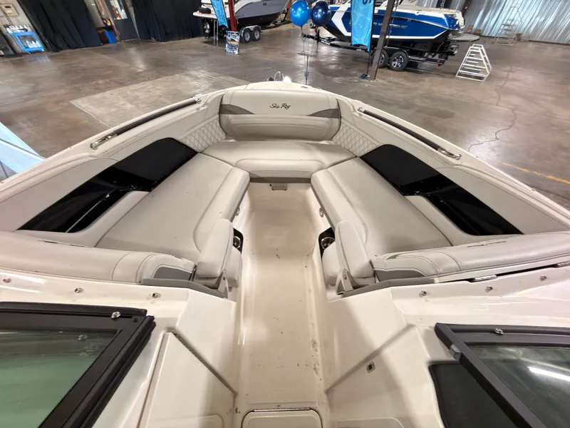 Slide: The Image of Sea Ray SLX 260 Surf 2024 - 42