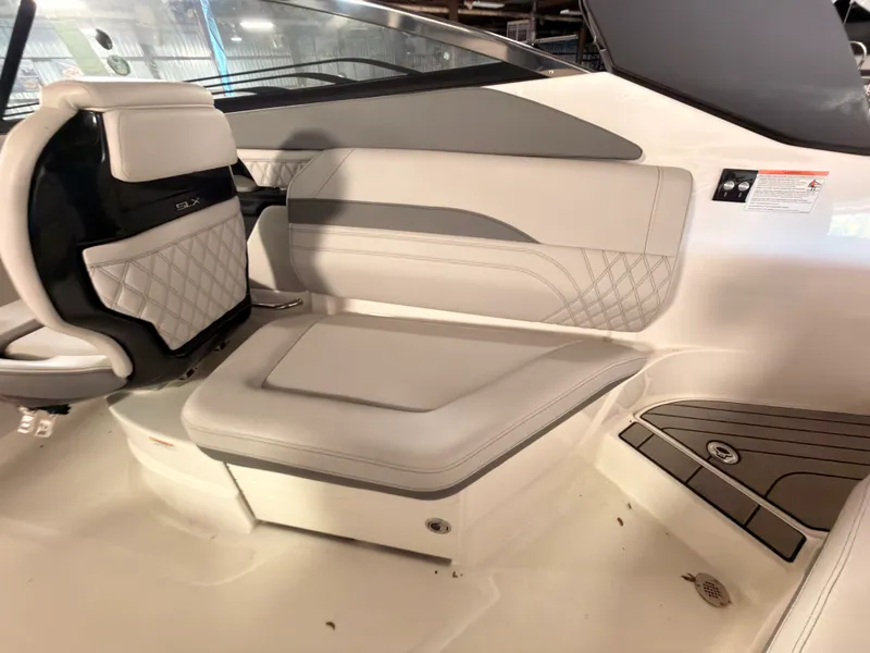 Slide: The Image of Sea Ray SLX 260 Surf 2024 - 22