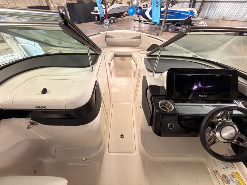 Slide: The Image of Sea Ray SLX 260 Surf 2024 - 40