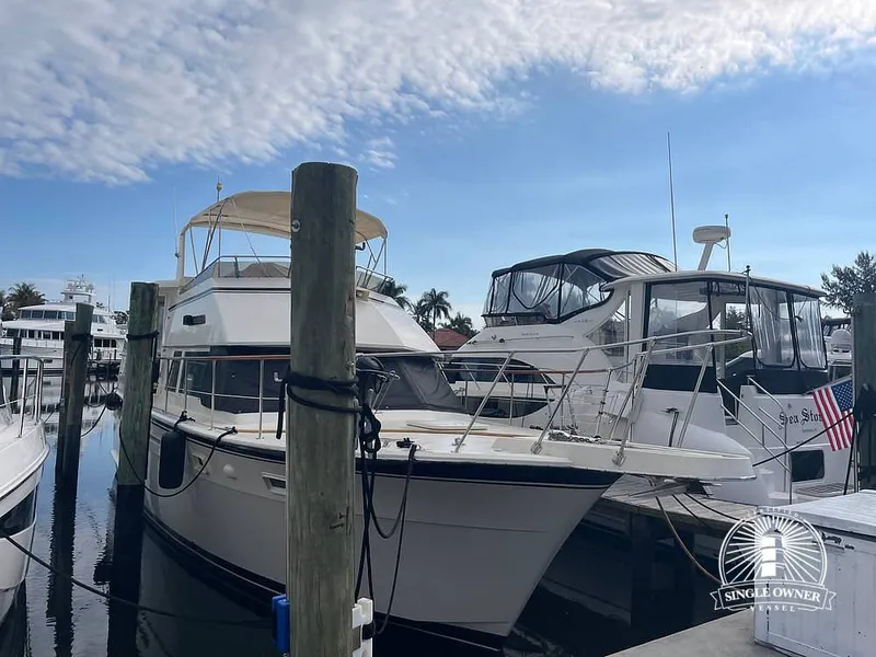 Slide: The Image of Hatteras 43 Double Cabin Motor Yacht 1988 - 16303280
