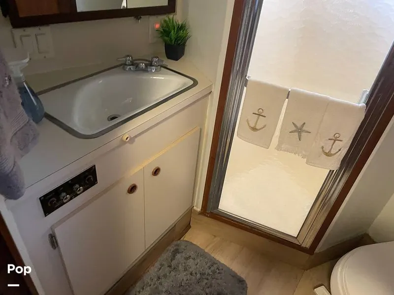 Slide: The Image of Hatteras 43 Double Cabin Motor Yacht 1988 - 16304359