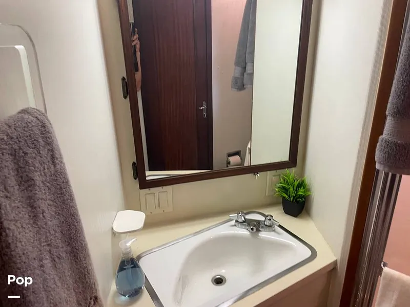 Slide: The Image of Hatteras 43 Double Cabin Motor Yacht 1988 - 16304392