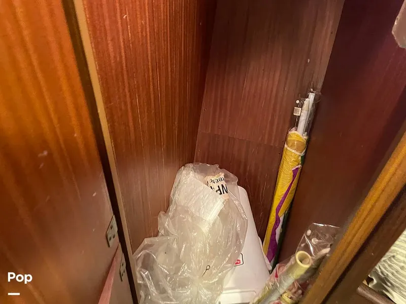 Slide: The Image of Hatteras 43 Double Cabin Motor Yacht 1988 - 16304395